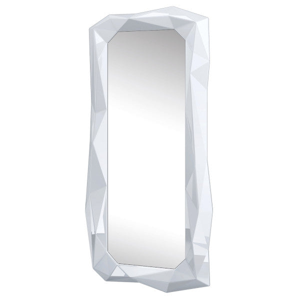 Lo Specchio SOLITARIE Ceriotti ha una spigolosità simile a un diamante nel telaio e porta l'eleganza nel salone.