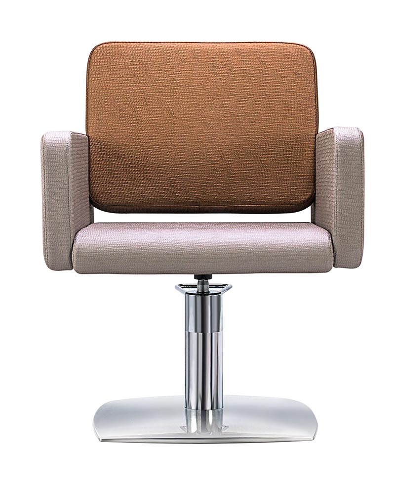 Poltrona per parrucchieri Ceriotti Class per il parrucchiere tradizionale che ricerca uno stile semplice e elegante. Alta qualità made in Italy.