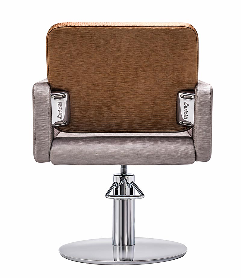 Poltrona per parrucchieri Ceriotti Class per il parrucchiere tradizionale che ricerca uno stile semplice e elegante. Alta qualità made in Italy.