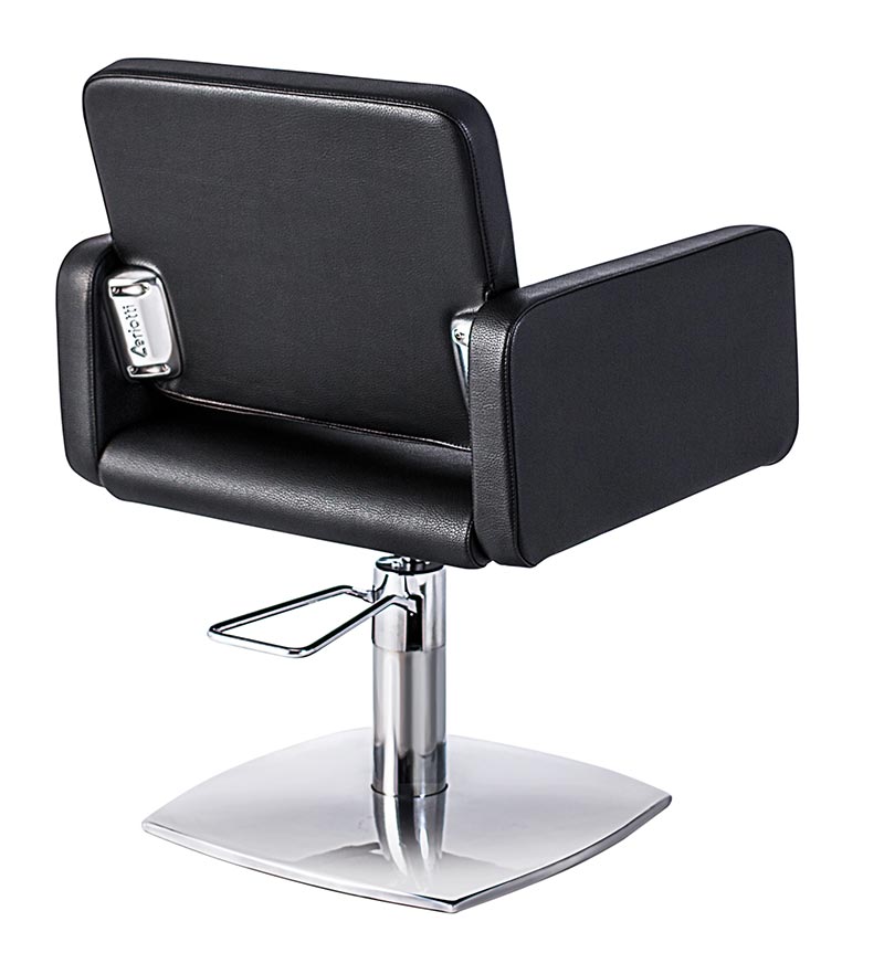 Poltrona per parrucchieri Ceriotti Class per il parrucchiere tradizionale che ricerca uno stile semplice e elegante. Alta qualità made in Italy.