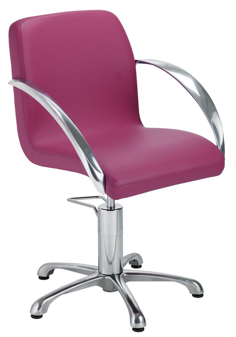 Poltrona Giorgia Ceriotti per il salone tradizionale che ricerca uno stile semplice e elegante. Made in Italy. Tradizionale economica e solida.