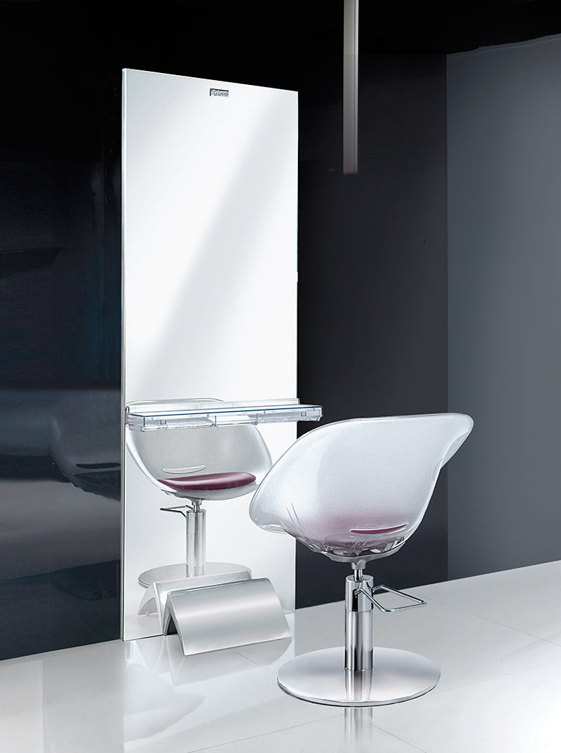 Poltrona parrucchieri Lara Ceriotti per il parrucchiere tradizionale che ricerca uno stile semplice e elegante. Alta qualità made in Italy.