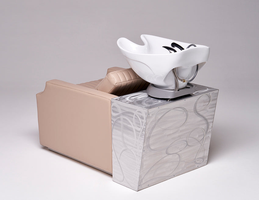 Lavaggio Soft Motion comfort con schienale che nasconde anche un cuscino lombare incorporato e poggiapiedi reclinabile.