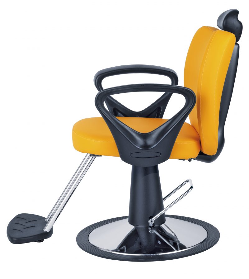 Poltrona Maschile Style Ceriotti per il salone classico che ricerca uno stile originale. Made in Italy. Possibilità di personalizzazione.