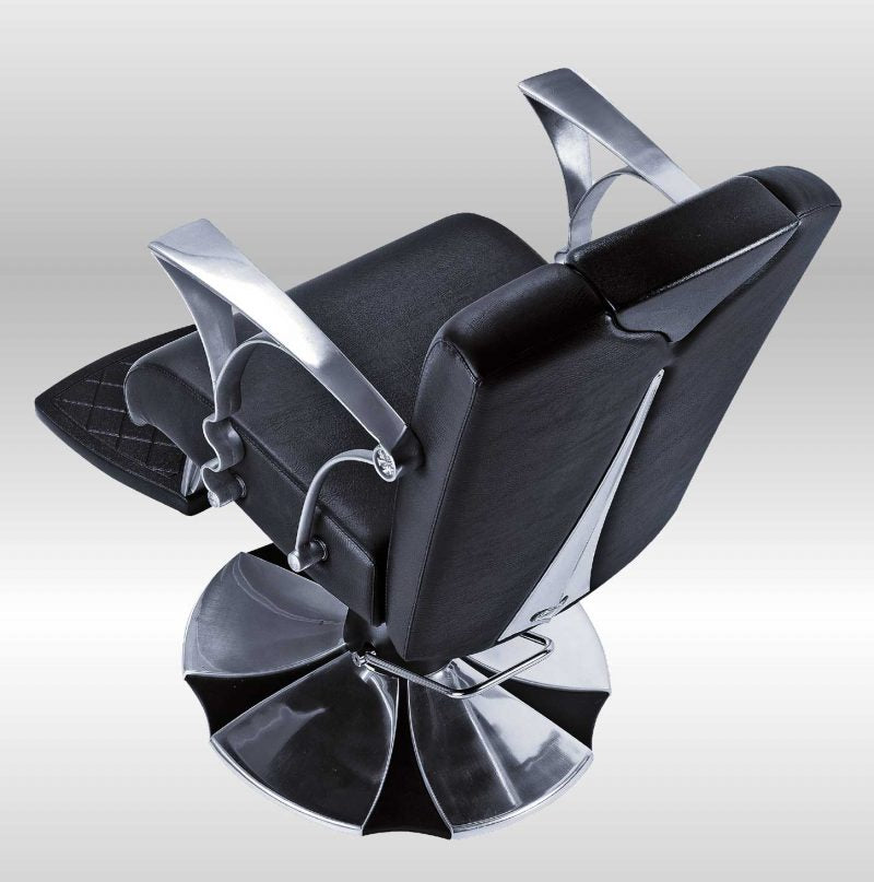 Poltrona maschile Kent per il salone classico che ricerca uno stile originale. Made in Italy. Possibilità di personalizzazione.