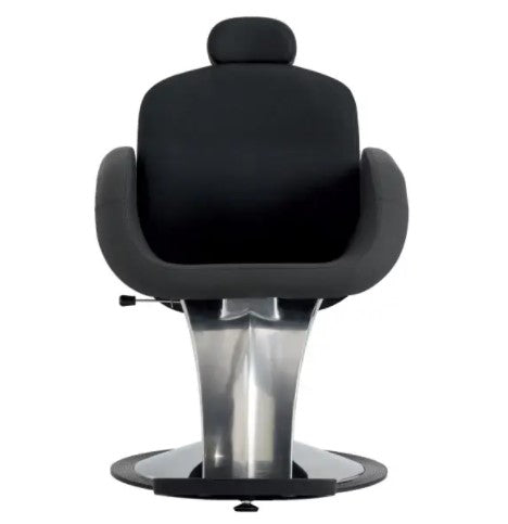 Poltrona maschile OLIVER per il salone classico che ricerca uno stile originale. Made in Italy. Possibilità di personalizzazione.