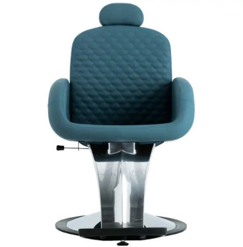 Poltrona maschile OLIVER per il salone classico che ricerca uno stile originale. Made in Italy. Possibilità di personalizzazione.