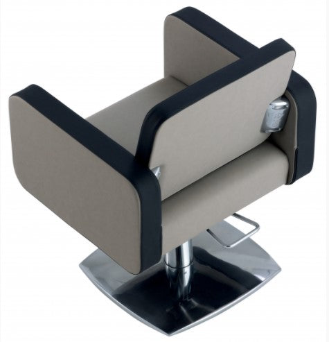 Poltrona per parrucchiere Ceriotti SUPERIOR CLASS con schienale e seduta in poliuretano schiumato. Rivestimenti skai a scelta