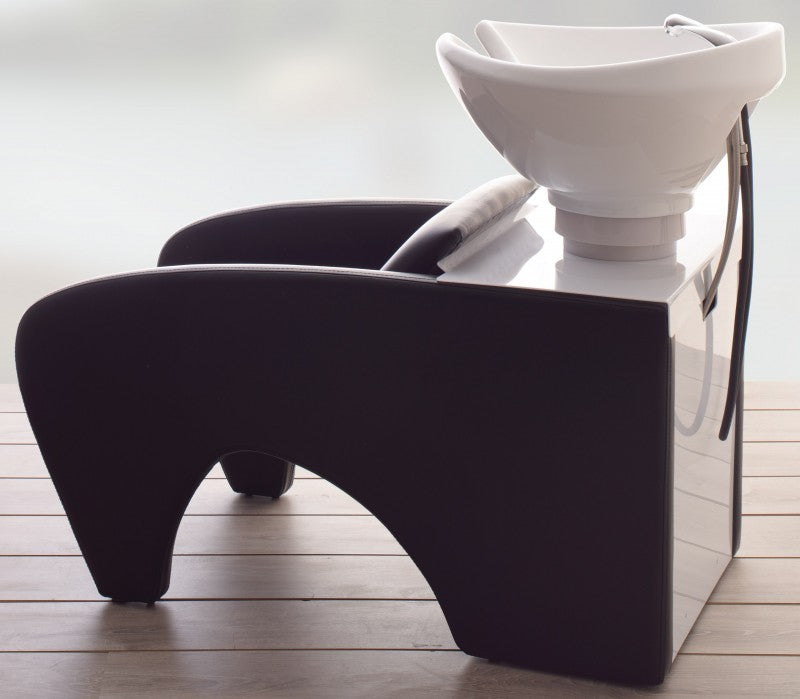 Il lavaggio BOOG della Muster è ad un posto, lavello basculante in ceramica con rivestimento ecopelle colore nero.