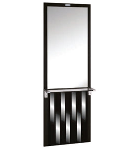 Lo specchio RAFAEL della Ceriotti è composta da una struttura in nobilitato nero ma con pianetto in cristallo