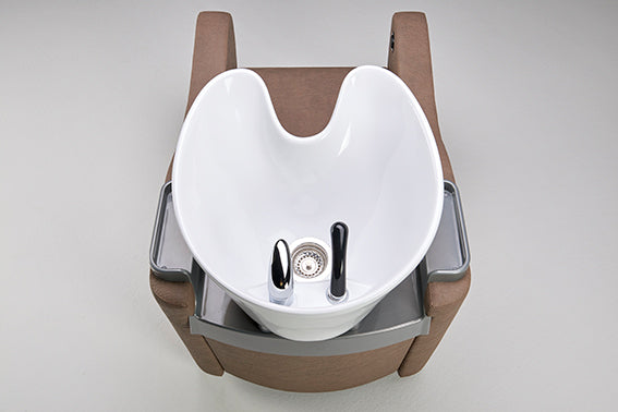 Lavaggio Narciso bmp dotato di una seduta con pedana elettrica con alzagamba elettrico Ampio lavandino basculante completo di accessori.